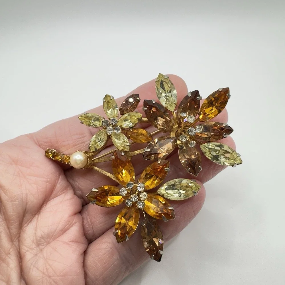 Vintage Vendome Brooch Flower Gold Tone & Rhinestones Flower Pin 3 In BEAUTY
